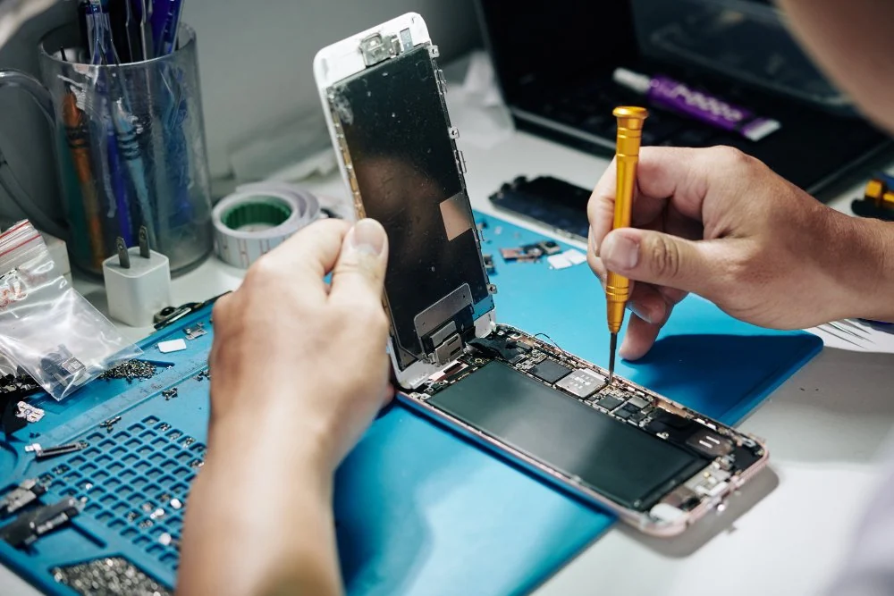 Fitting a replacement phone screen